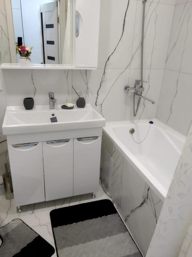 Ferienwohnung Молодежный Almaty Exterior foto